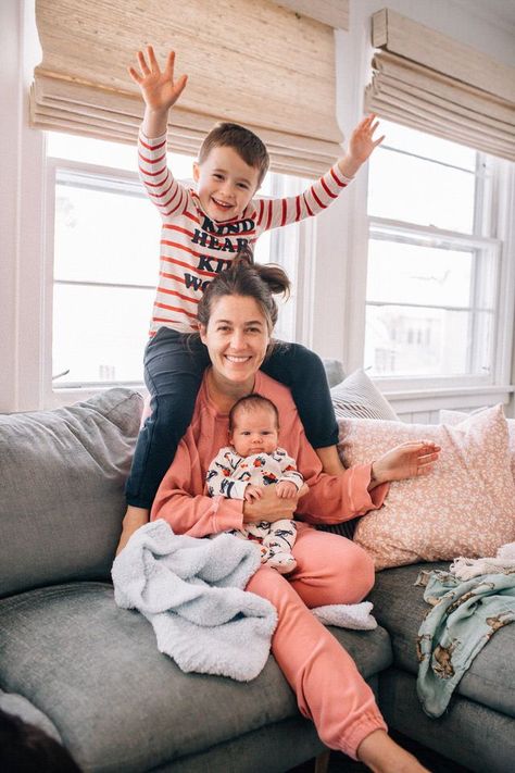 What It's Really Like Having a Third Baby — Liz Adams Platonic Poses, 3 Kids Aesthetic, Three Kids Aesthetic, 4 Kids Aesthetic, Family 3 Kids, Motherhood Images, Mom With Kids, Mommy Photos, Liz Adams