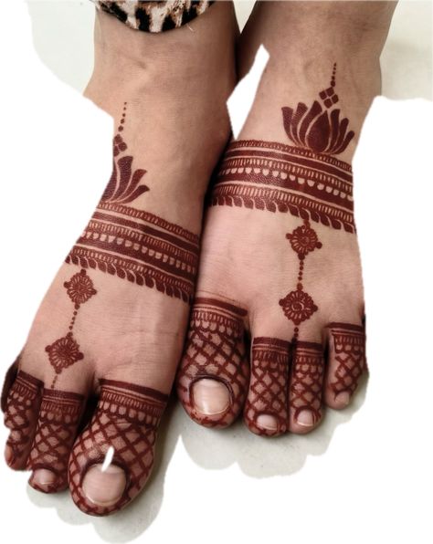 Mehandi Design On Foot, Leg Easy Mehndi Design, Mahedi Design Latest Simple, Easy Foot Mehndi Designs, Mehandi Foot Designs, Mehendi On Leg, Leg Mendhi Design Simple Easy, Mehndi For Legs Simple, Leg Nails Ideas