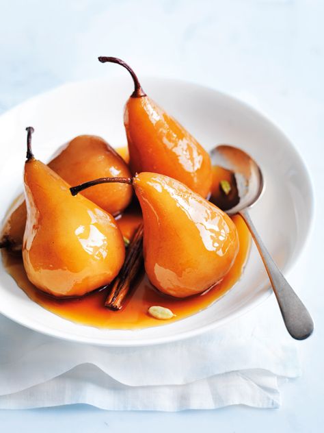 With cinnamon and cardamom, these poached pears are delicious served warm. Donna Hay Recipes, Pear Dessert, Donna Hay, Poached Pears, Pear Recipes, Tart Recipes, Eat Dessert, Fruit Desserts, Fruit Recipes