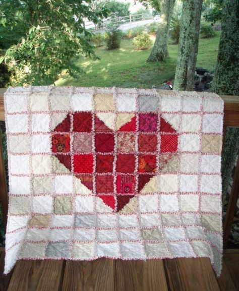 Heart of Hearts Rag Quilt - septemberoaks.etsy.com Diy Blanket Rack, Quilt Simple, Quilt Heart, Heart Quilts, Rag Quilt Patterns, Rag Quilts, Patchwork Quilting, Heart Quilt, Rag Quilt