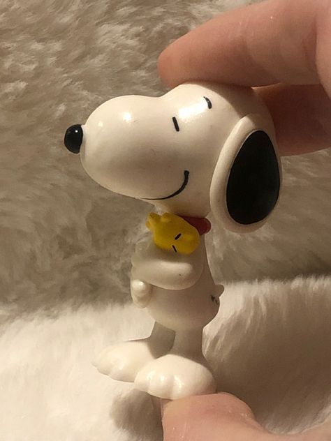 Snoopy Clay, Snoopy Diy, Snoopy Clay Figures, Snoopy Crafts, Snoopy Plushie Aesthetic, Snoopy Sculpture, Snoopy Ceramic, Snoopy Stuffed Animal Aesthetic, Snoopy Family