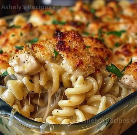 Garlic Parmesan Chicken Pasta Bake – Naomi's Recipes Non Pasta Dinner Ideas, What’s Mom Cooking, Cheesy Chicken Pasta Crockpot, Parmesan Pasta With Chicken, Hamburger Dinners Ideas, Italian Dinner Recipes Pasta, Easy Supper Meals For Two, Quick Dinner Ideas Pasta, Pasta Nests Recipes Dinners