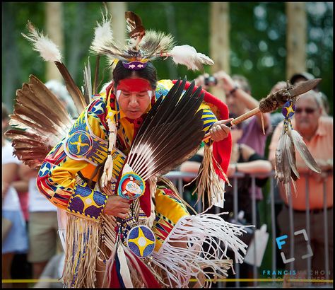 Cree Culture, Canadian First Nations, Canadian Indigenous, Canadian Clothing, Traditional Textiles, Canadian Culture, Dance Contest, Canadian Fashion, Native American Wisdom