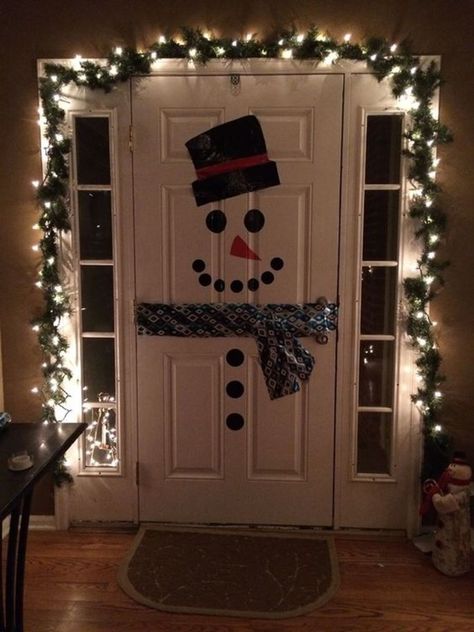 Front Door Wrapped Like A Christmas Present, Snowman Front Door Decor, Snowman Bedroom Door, Chrismass Decore Ideas Front Door, Christmas House Door Decorations, Snowman On Door Diy, Snowman On Door, Door Present Decoration, Christmas Decorations For Doors Entrance