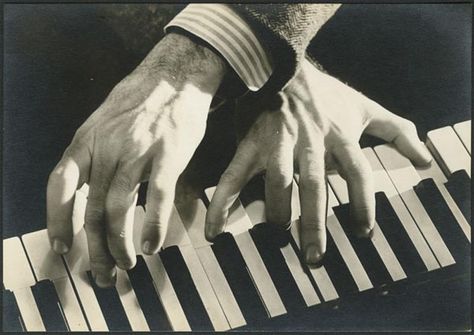 George Gershwin, Matt Hardy, Rhapsody In Blue, Serge Gainsbourg, Music Express, Louise Bourgeois, Piano Player, Playing Piano, Jazz Musicians