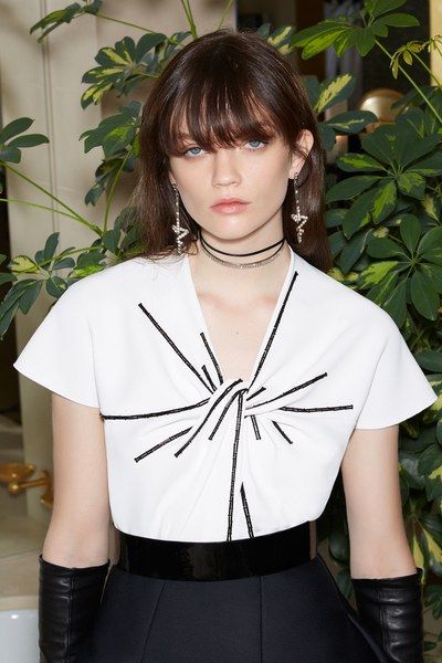 See the complete Paule Ka Pre-Fall 2017 collection. Pop Art Fashion, Gamine Style, Paule Ka, Fashion Articles, Fashion Group, Embroidery Fashion, Fashion Couple, Fashion 2017, Pre Fall