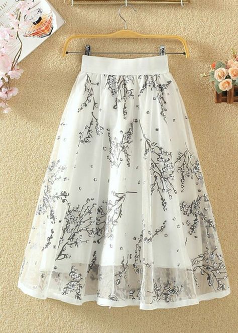 Skirt Outfits Summer, Long Skirt Fashion, Pretty Skirts, Krishna Songs, Cute Dress Outfits, Women Dresses Classy, Effortless Outfit, Fashion Drawing Dresses, Trendy Dress Outfits