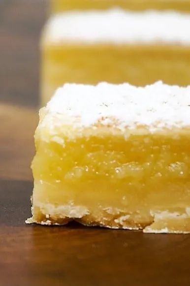 Lemon Squares Recipe, Vegan Lemon Bars, Vegan Lemon Cake, Lemon Bars Easy, Lemon Pie Filling, Lemon Bars Recipe, Lemon Squares, Vegan Bar, Square Recipes