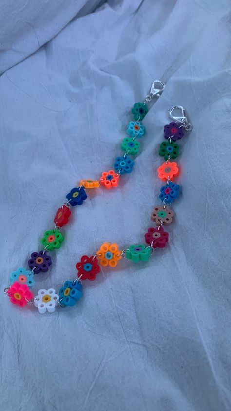 Belt chain flower Bead Belt Chain, Flower Necklace Diy, Bead Belt, Pant Chains, Easy Perler Beads Ideas, Belt Chain, Flower Belt, Diy Perler Bead Crafts, Diy Perler Beads