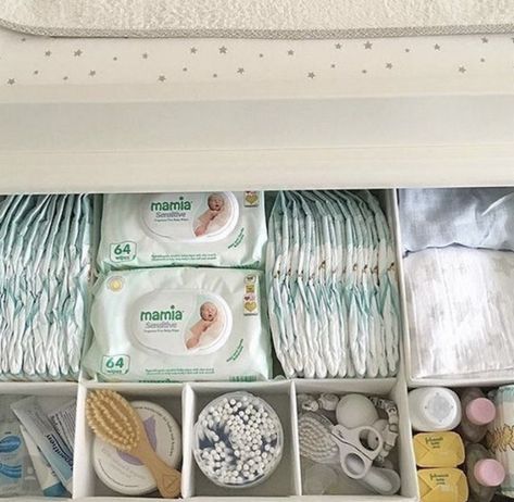 Nursery Drawer, Nursery Closet Organization, Baby Closet Organization, Baby Nursery Organization, Baby Room Organization, Baby Rosa, Baby Room Inspiration, Baby Closet, Baby Sleep Problems