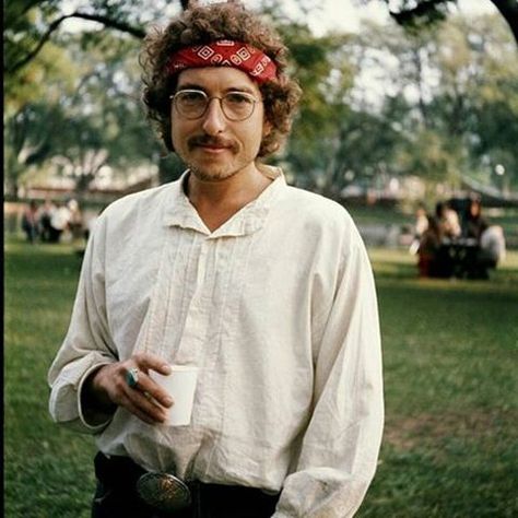 Bob Dylan mustache Bob Dylan Aesthetic, Music Costume, Joan Baez, Folk Festival, My Face When, Music Magazines, Music Photo, Folk Music, Music Legends