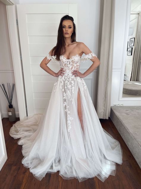 Short Person Wedding Dress, Icy Wedding Dress, Cordet Top Wedding Dress, Floral Bride Dress, Romantic Off The Shoulder Wedding Dress, Tom Sebastien Wedding Dress, Wedding Dress Floral, Wedding Dress With Flowers, Off-shoulder Wedding Corset Dress