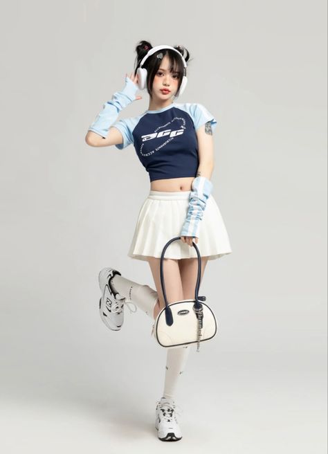 Preppy Poses, 2000s Outfit, Female Pose Reference, Pastel Outfit, Kpop Fashion Outfits, Female Poses, Really Cute Outfits, Japan Fashion, Kpop Fashion