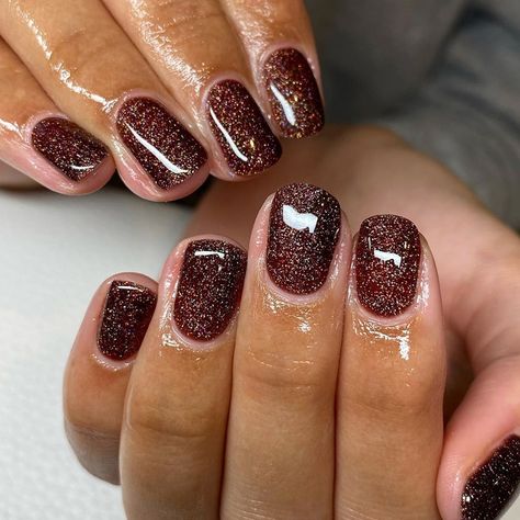 The GelBottle Inc™ on Instagram: “Repost from @charlbbeauty using TGB shade Coffeebean 🤎 A delicious sparkly brown with flecks of gold, this shade is perfect for autumn…” Fall Nails With Gold Glitter, Glittery Fall Nails, Brown Sparkly Nails, Sparkly Brown Nails, Burgundy Nails With Glitter, Brown Sparkle Nails, Sparkly Fall Nails, Brown Christmas Nails, Sparkle Gel Nails