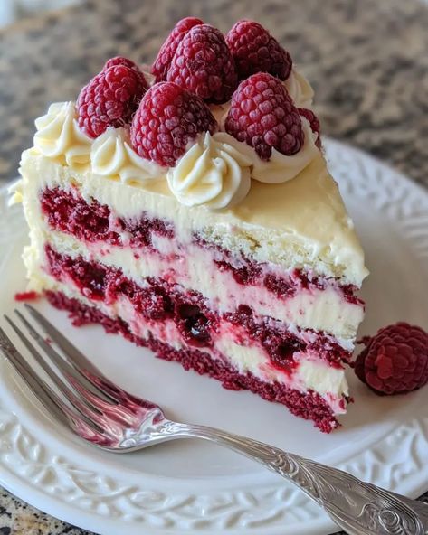 White Chocolate Raspberry Dream Cake - Delicious Recipes - Easy Cooking Ideas and Tasty Dishes Raspberry Cake With Lemon Frosting, Best White Chocolate Raspberry Cake, Raspberry Truffle Cake, Cake Recipes With Raspberries, Raspberry Velvet Cake, Raspberry White Chocolate Loaf Cake, Berry Whipped Cream Cake, White Chocolate Raspberry Filling, Gluten Free Strawberries And Cream Cake