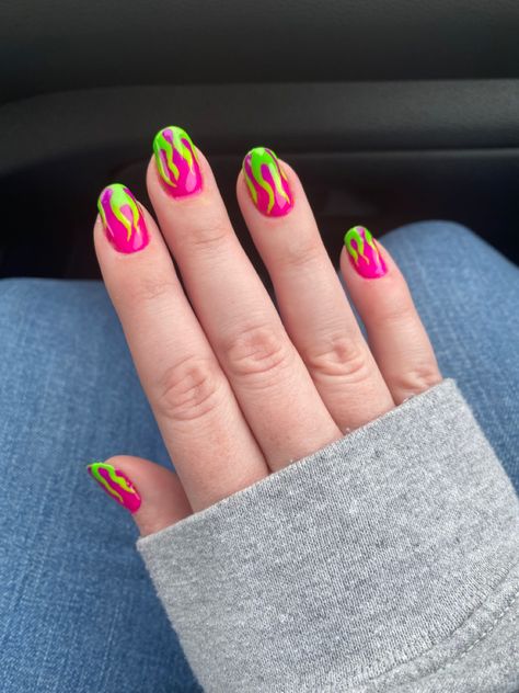 At home gel nails with neon flame art Neon Funky Nails, Short Nail Neon Designs, Rave Nails Short, Rave Manicure, Nail Fire Art, Short Nail Designs Neon, Neon Party Nails, Neon Red Nails Art Designs, Flame Gel Nails