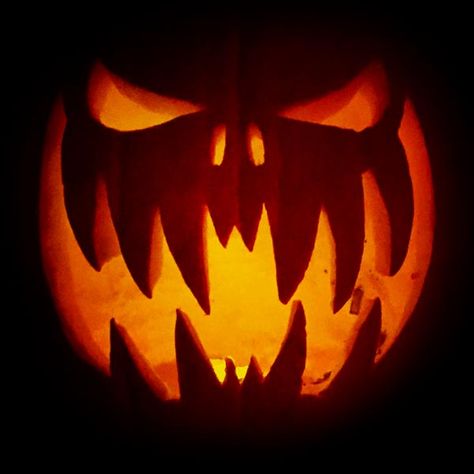 Halloween Pumpkin Carving Ideas, Vampire Pumpkin, Pumpkin Cravings, Cute Pumpkin Carving, Scary Halloween Pumpkins, Halloween Pumpkin Carving, Pumkin Carving, Halloween Pumpkin Carving Stencils, Creative Pumpkin Carving