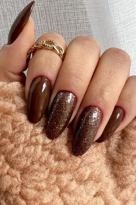 17 Gorgeous Natural Monochrome Fall Nail Ideas for 2023 Nail Art Brown Aesthetic, Brown Nails Glitter, Nagel Inspiration, Nail Bling, Checkered Nails, Swirl Nails, Brown Acrylic Nails, Brown Nail Polish, Brown Nail