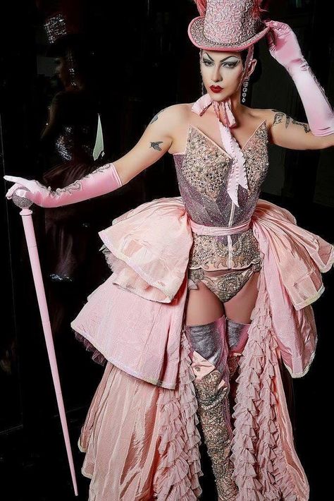 Mulon Rouge Costumes Burlesque, Burlesque Costumes Diy Plus Size, Circus Performer Outfit, Drag Looks Outfits, Moulin Rouge Fashion, Moulin Rouge Outfit Ideas, Burlesque Outfit Classy, Cabaret Outfit Ideas, Burlesque Outfit Ideas