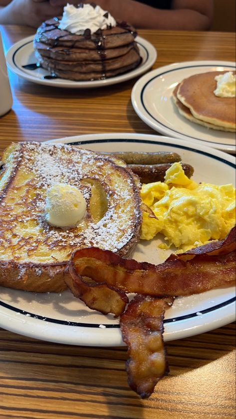 Diner Food Breakfast, Ihop Breakfast Aesthetic, Diner Breakfast Aesthetic, Breakfast Asthetic Picture, American Breakfast Aesthetic, Breakfast Restaurant Aesthetic, Pancake Aesthetic, Ihop Food, Fried Pancakes