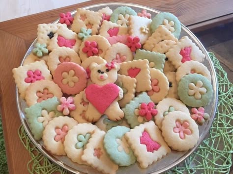 100 Cookies Recipe, Cookie Recipes Decorating, Cookies Decoration, Flower Cookie, Basic Cookies, Bear Cookies, Cookies Ideas, Cute Baking, Fancy Cookies