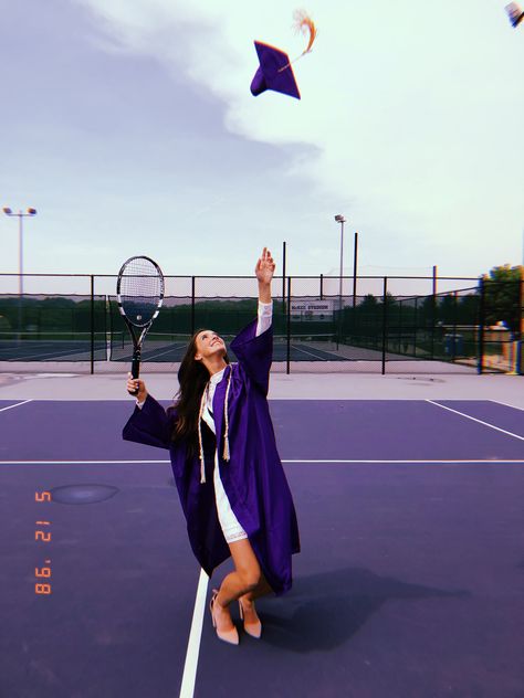 College tennis graduate Cool Tennis Pictures, Tennis Graduation Cap, Tennis Individual Pictures, Tennis Team Uniforms High School, Tennis Vision Board Pictures, Tennis Pics Photo Ideas, Tennis School Pictures, Tennis Team Pictures High Schools, Cute Tennis Pictures