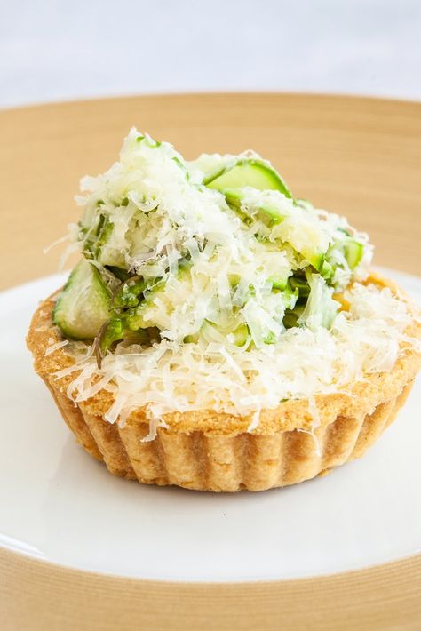 Fine Dining Starters, Tart Recipes Savory, Savoury Tarts, Recipes Veggie, Asparagus Tart, Vegan Starters, Tartlets Recipe, Simple Vinaigrette, Great British Chefs