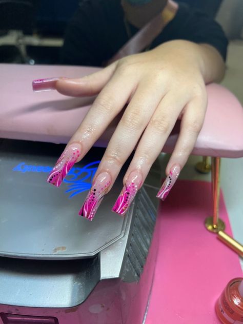 Y2k Tapered Square Nails, Square 90s Nails, Hot Pink 90s Nails, 200s Nail Design, 90 Nail Designs, Medium Length Nails Acrylic Square Pink, Pink Theme Acrylic Nails, 2000s Airbrush Nails, Nails 90s Style