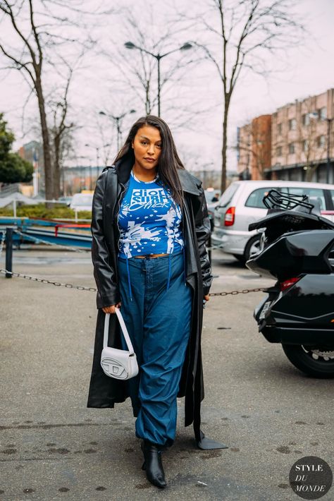 Paloma Elsesser Street Style, Paloma Elsesser Style, 2022 Street Style, Fw 2022, Paloma Elsesser, Reportage Photography, Street Style Edgy, Paris Fashion Week Street Style, Transition Outfits