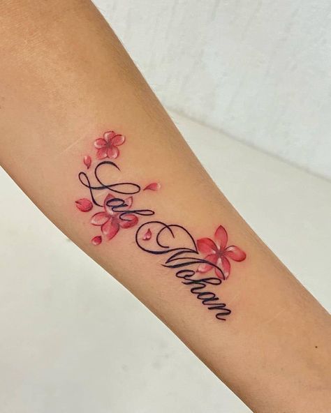 Jasmine Flower Tattoo With Name Jasmine Name, Jasmine Flower Tattoo, Name Flower Tattoo, Jasmine Tattoo, Rose Tattoo With Name, Flower Wrist Tattoos, Geniale Tattoos, Gorgeous Tattoos, Tatuaje A Color