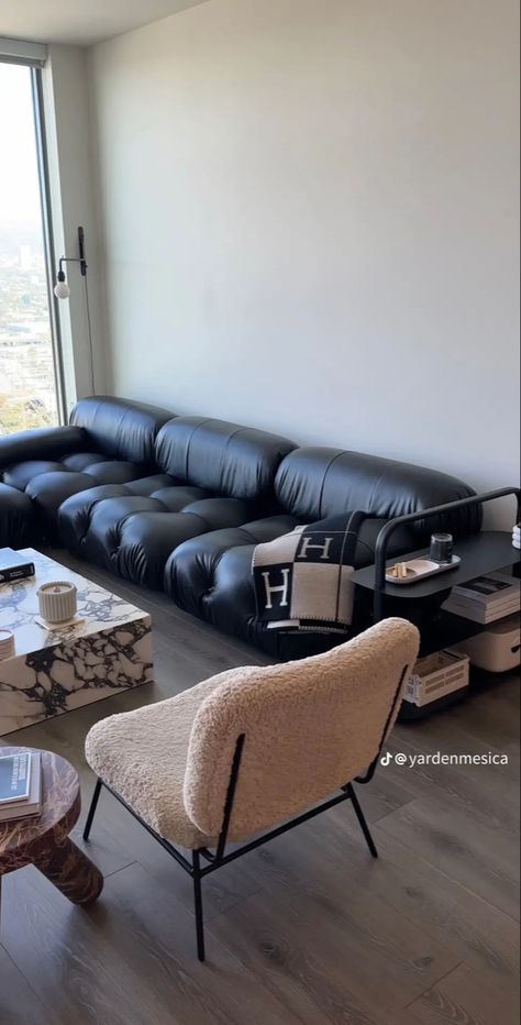 Black Couch Aesthetic, Black Leather Sofa Living Room, Black Leather Couch Living Room, Apartment Finds, Black Leather Couch, Black Couch, Leather Couches Living Room, Couch Styling, Leather Sofa Living Room