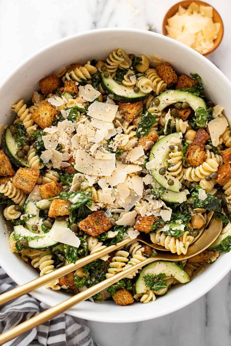 Fall Ceaser Salad, Caesar Pasta Salad Recipes, Kale Pasta Salad, Mediterranean Orzo Salad, Lunches For The Week, Caesar Pasta Salad, Caesar Pasta, Kale Caesar, Kale Pasta