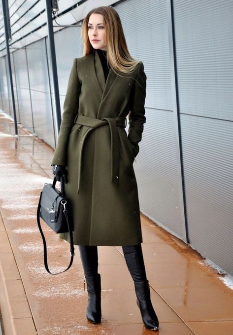 Green Coat Outfit, Mode Mantel, Stylish Fall Outfits, Chic Fall Outfits, Elegante Casual, Green Coat, Coat Outfits, Looks Chic, Winter Fashion Outfits