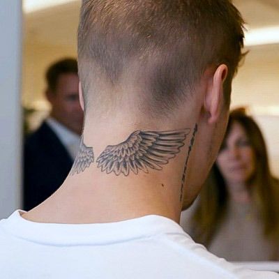 Neck Tattoo Wings, Justin Bieber Neck Tattoo, Mandala Tattoo Mann, Justin Bieber Wings Tattoo, Back Of Neck Tattoo Men, Wing Neck Tattoo, Cross Tattoo Neck, Eagle Wing Tattoos, Justin Bieber Tattoos