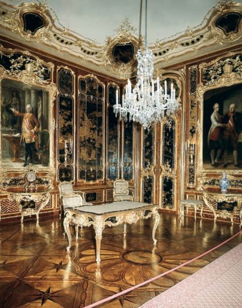 Nikolaus Pacassi, interior of the Schonbrunn Palace, Vienna Schonbrunn Palace Interior, Russian Palace Interior, Schonbrunn Palace, Bloxburg Houses, Palace Interior, Prop Making, Architectural Styles, Architecture Fashion, 17th Century