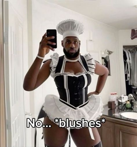 Lay Banks, Black Jokes, Funny Black People, Funny Pix, Crazy Funny Pictures, Funny Short Clips, Maid Outfit, Very Funny Pictures, Extremely Funny Jokes