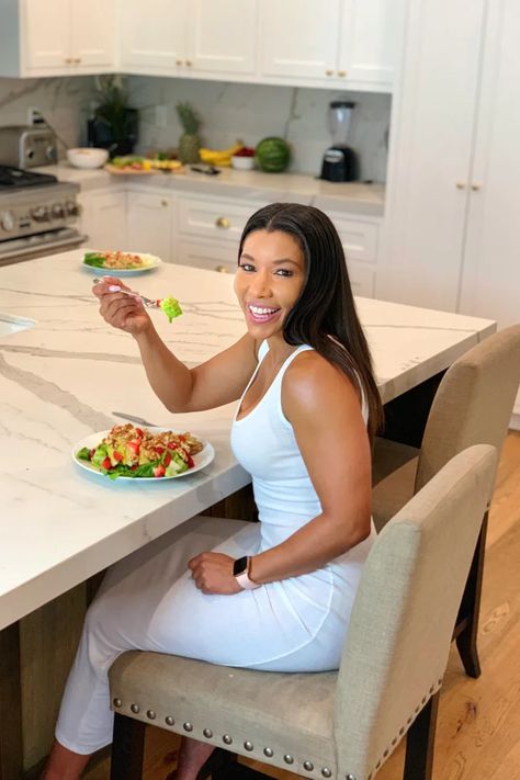 These Are the Go-To Lunches Celeb Trainer Jeanette Jenkins Eats to Fuel Her All Day Long Jeanette Jenkins, Smart Eating, Dried Goji Berries, Walnut Chicken, Red Leaf Lettuce, Two Types Of People, Lunch Inspiration, Nonfat Greek Yogurt, Strawberry Salad