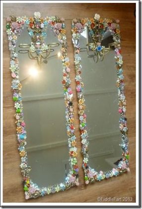 Jewelled Mirrors Upcycled 7 Diy Jewelry Mirror, Trendy Diy Jewelry, Upcycle Mirror, Muebles Shabby Chic, Old Jewelry Crafts, Jewel Frames, Beaded Mirror, Art Coquillage, Vintage Jewelry Ideas