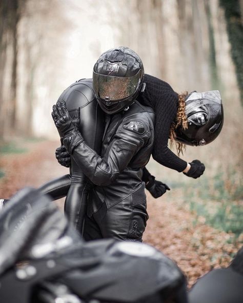 Motorcycle Couple Photography, Couple Motard, Motorcycle Couple Pictures, Motorcycle Photo Shoot, Bike Couple, Biker Couple, Biker Photography, Motorcycle Couple, Motocross Love