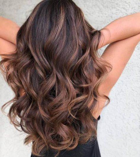 60 Looks with Caramel Highlights on Brown Hair for 2023 Caramel Highlights, Balayage, Caramel Brown Hair, Highlights For Dark Brown Hair, Brown Hair With Caramel Highlights, Strawberry Blonde Highlights, Chocolate Hair, Copper Hair Color, Caramel Hair