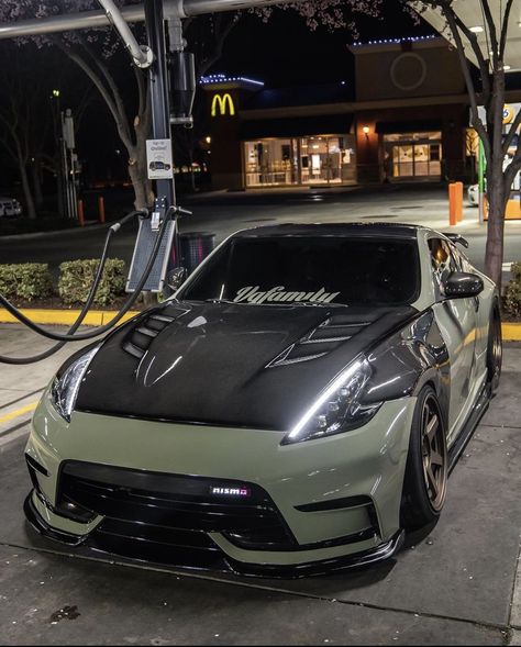 IG: @giancarlorioss_ Nissan 350z Aesthetic, 350z Wrap, 370z Wallpaper, 370z Mods, 370z Build, Modified 350z, Wide Body 350z, Nissan 370z Convertible, Nissan 350z Orange