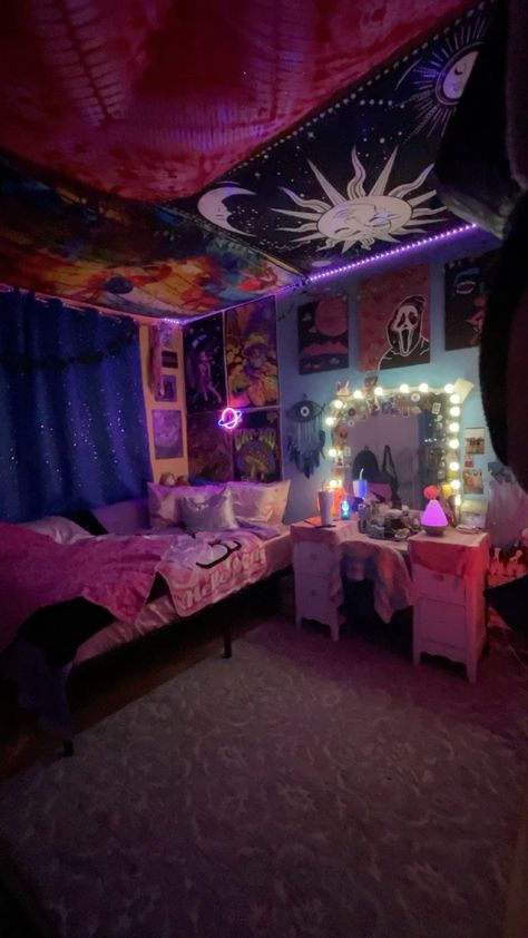 Room Grung Aesthetic, Dream Bedroom Inspiration, Cool Room Designs, Cool Room Decor, Hippy Room, Chill Room, Beauty Room Decor, Cute Diy Room Decor, Dream Apartment Decor