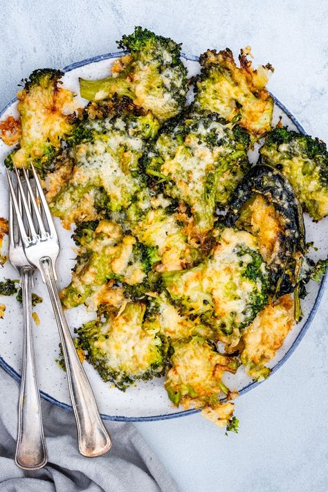 Smashed Broccoli, Parmesan Recipes, Cheese Casserole, Veggie Side Dishes, Broccoli Recipes, Vegetable Sides, Healthy Dishes, Veggie Sides, Veggie Dishes