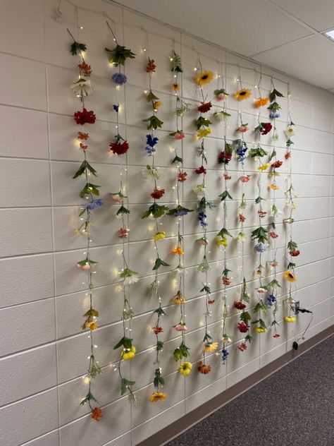 Classroom Themes Butterfly, Flower Shop Classroom Ideas, College Dorm Hallway Decorations, Pre K Classroom Decorations Ideas, Preschool Classroom Color Scheme Ideas, Garden Themed Decor, Cottagecore Classroom Theme, Wildflowers Classroom Theme, Botany Classroom