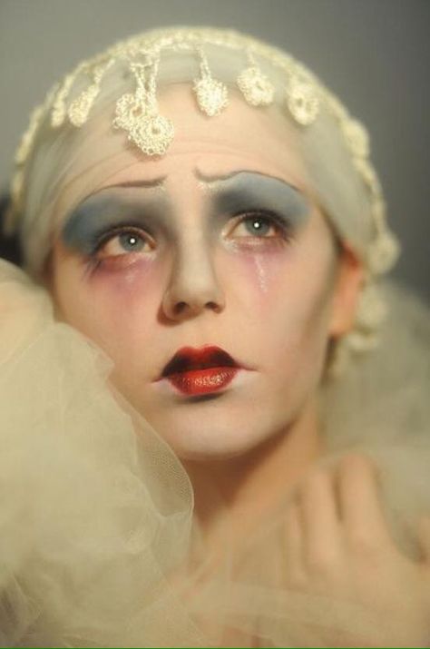 Pierrot Clown, 얼굴 드로잉, 얼굴 그리기, White Makeup, Smink Inspiration, Clown Makeup, Fantasy Makeup, Editorial Makeup, Costume Makeup