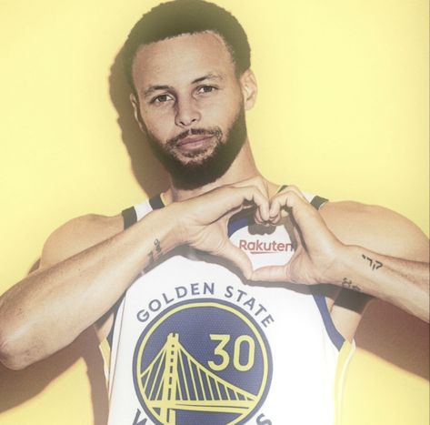 Steph Curry Portrait, Steph Curry Aesthetic Pfp, Curry Icon, Curry Memes, Ayesha And Steph Curry, Curry Wallpaper, Stephen Curry Basketball, Curry Nba, Curry Warriors