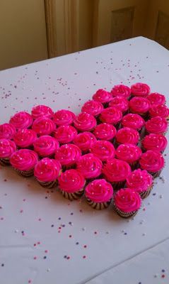 Heart Cupcake Cakes Pull Apart, Cupcake Heart Pull Apart Cake, Heart Cupcake Cake, Heart Shaped Cupcakes, Cakes Sweet 16, Sweet 16 Ideas, 16 Cupcakes, Shaped Cupcakes, Valentines Cakes And Cupcakes