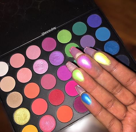 Makeup Learning, Makeup Necessities, Morphe Cosmetics, Snapchat Makeup, Morphe Palette, Makeup Pallets, Makeup Eyeshadow Palette, Gloss À Lèvres, Eyeshadow Pallets