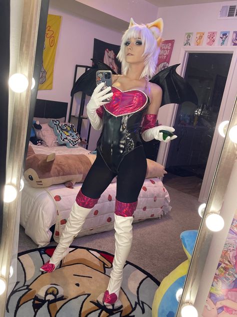 Trashy Y2k Aesthetic, Chaos Emeralds, Latex Cosplay, Top Cosplay, Bat Costume, Rouge The Bat, Superhero Cosplay, Clubbing Outfits, Halloween Costume Outfits