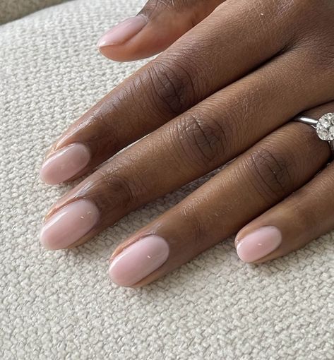 Rounded Neutral Nails, Clean Nails Black Woman, Chubby Hands Nails, Neutral Nails Black Women, Nail Shapes For Short Nails, Simple Manicure Ideas, Neutral Pedicure, Dark Skin Nail Polish, Natural Nails Manicure